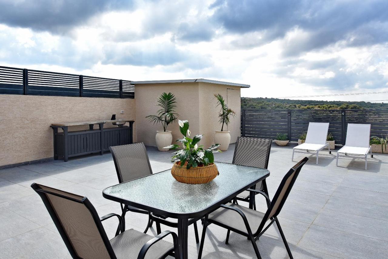 Appartement הסויטות של פולי à Manot Extérieur photo